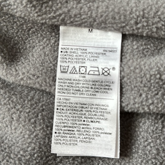 Old Navy women’s gray puffer vest - Picture 5 of 6